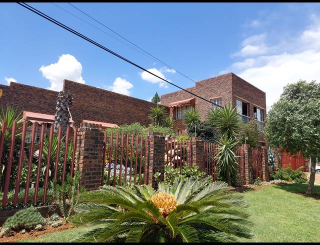 5 BEDROOM HOUSE FOR SALE IN VAALOEWER